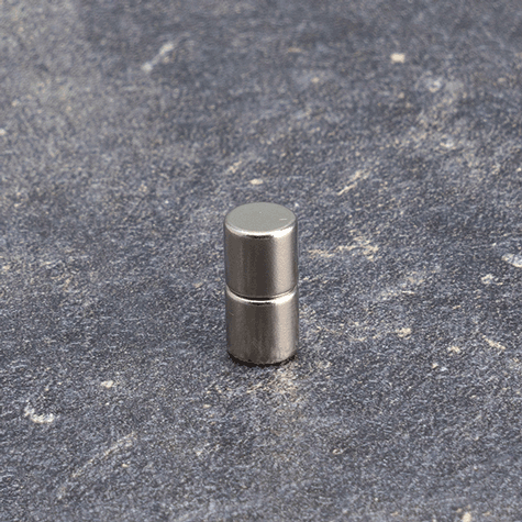 legatoria Calamita diametro 6mm spessore 6mm Calamita cilindrica in ferrite diametro 6mm, spessore 6mm (forza di attrazione: 1500g).