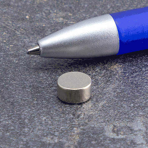 legatoria Calamita diametro 8mm spessore 4mm Calamita cilindrica in ferrite diametro 8mm, spessore 4mm (forza di attrazione: 1800g).