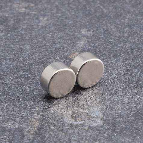 legatoria Calamita diametro 8mm spessore 4mm Calamita cilindrica in ferrite diametro 8mm, spessore 4mm (forza di attrazione: 1800g).