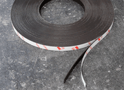 legatoria NastroMagneticoAutoadesivo, Anisotropo, altezza25mm spessore: 1mm, autoadesivo permanente(3M tape), magnetizzazione anisotropica LEG3893