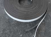 legatoria NastroMagneticoAutoadesivo, Anisotropo, altezza25mm spessore: 1.5mm, autoadesivo permanente(3M tape), magnetizzazione anisotropica.