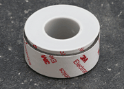 legatoria NastroMagneticoAutoadesivo, IsotropoNeodimio, altezza25mm spessore: 1mm, autoadesivo permanente (3M tape), magnetizzazione isotropa ad alta efficienza LEG3907