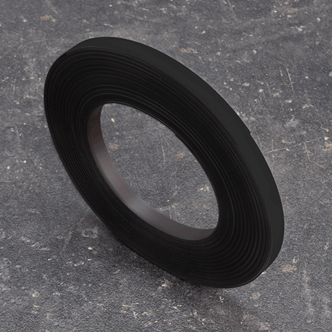legatoria Nastro magnetico colorato 10mm NERO. Spessore: 1mm, magnetizzazione isotropa ad alta efficienza.