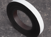 legatoria Nastro magnetico colorato 20mm BIANCO. Spessore: 1mm, magnetizzazione isotropa ad alta efficienza.