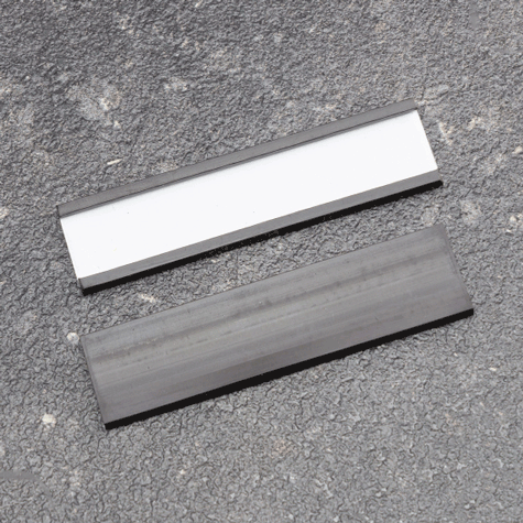 legatoria Porta etichette magnetico 15x60mm Altezza 15mm, lunghezza 60mm, spessore 1mm. Il porta etichette include etichetta in carta e una pellicola protettiva trasparente. Magnete isotropo.