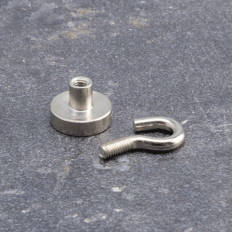 legatoria Gancio magnetico, diametro 16mm ARGENTO, in metallo, con magnete al neodimio. Diametro 16mm, alto 27mm, calamita con grado magnetico N38 (forza di attrazione:8kg).