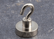 legatoria Gancio magnetico, diametro 20mm ARGENTO, in metallo, con magnete al neodimio. Diametro 20mm, alto 29mm, calamita con grado magnetico N38 (forza di attrazione:13kg).