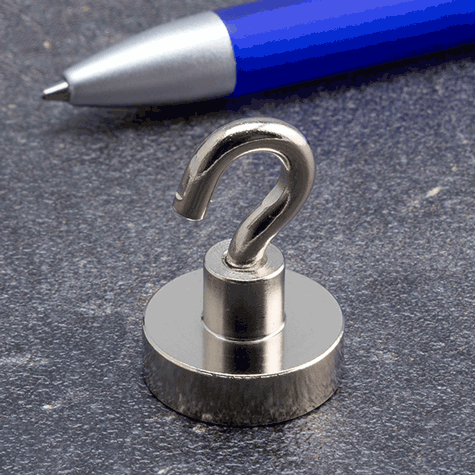 legatoria Gancio magnetico, diametro 20mm ARGENTO, in metallo, con magnete al neodimio. Diametro 20mm, alto 29mm, calamita con grado magnetico N38 (forza di attrazione:13kg).