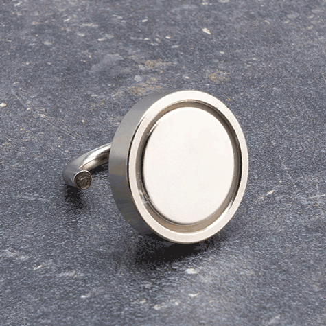 legatoria Gancio magnetico, diametro 32mm ARGENTO, in metallo, con magnete al neodimio. Diametro 32mm, alto 40mm, calamita con grado magnetico N38 (forza di attrazione:30kg).