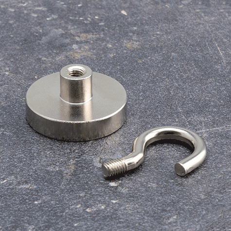 legatoria Gancio magnetico, diametro 32mm ARGENTO, in metallo, con magnete al neodimio. Diametro 32mm, alto 40mm, calamita con grado magnetico N38 (forza di attrazione:30kg).