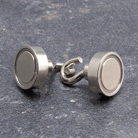 legatoria Gancio magnetico, diametro 32mm ARGENTO, in metallo, con magnete al neodimio. Diametro 32mm, alto 40mm, calamita con grado magnetico N38 (forza di attrazione:30kg).