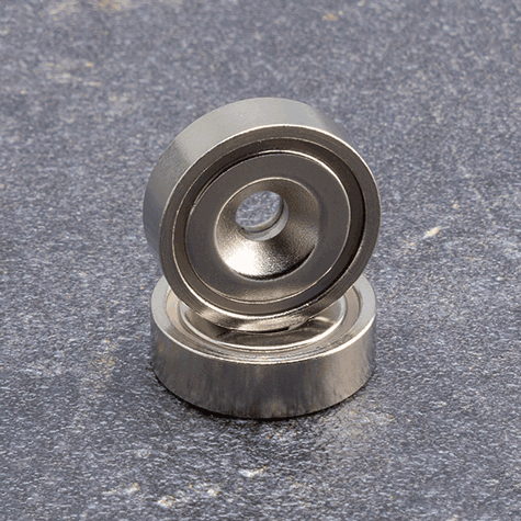 legatoria Magnete con foro svasato, 20mm NICHELATO, in metallo, con magnete al neodimio N38. Diametro: 20mm, altezza: 6mm, larghezza foro: 4.5-9.46mm (forza di attrazione:9000g).