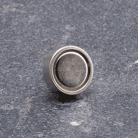 legatoria Magnete con alloggio vite, 13mm NICHELATO, magnete al neodimio N38  (forza di attrazione: 5 kg). ASTA ALLOGGIO VITE: diametro esterno 5mm, altezza esterna 7mm, filettatura 3MA, profondit filettatura 4,5mm. BASE diametro 13mm, altezza base+asta filettata: 11,5mm.