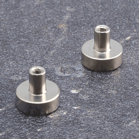 legatoria Magnete con alloggio vite, 13mm NICHELATO, magnete al neodimio N38  (forza di attrazione: 5 kg). ASTA ALLOGGIO VITE: diametro esterno 5mm, altezza esterna 7mm, filettatura 3MA, profondit filettatura 4,5mm. BASE diametro 13mm, altezza base+asta filettata: 11,5mm.