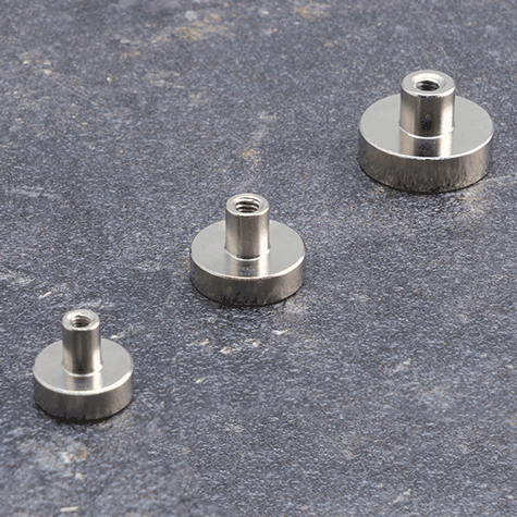legatoria Magnete con alloggio vite, 13mm NICHELATO, magnete al neodimio N38  (forza di attrazione: 5 kg). ASTA ALLOGGIO VITE: diametro esterno 5mm, altezza esterna 7mm, filettatura 3MA, profondit filettatura 4,5mm. BASE diametro 13mm, altezza base+asta filettata: 11,5mm.