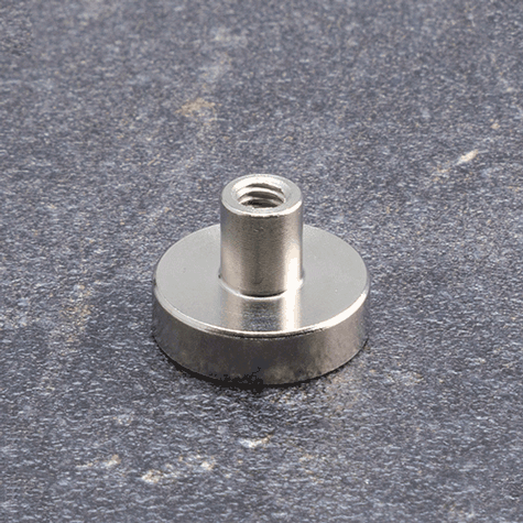 legatoria Magnete con alloggio vite, 16mm NICHELATO, in metallo, con magnete al neodimio N38 (forza di attrazione:8 kg). ASTA ALLOGGIO VITE: diametro esterno 6mm, altezza esterna 7mm, filettatura 4MA, profondit filettatura 4,5mm. BASE diametro 16mm, altezza base+asta filettata: 11,5mm.