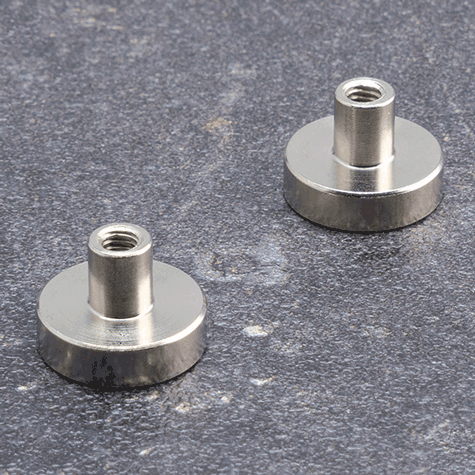 legatoria Magnete con alloggio vite, 16mm NICHELATO, in metallo, con magnete al neodimio N38 (forza di attrazione:8 kg). ASTA ALLOGGIO VITE: diametro esterno 6mm, altezza esterna 7mm, filettatura 4MA, profondit filettatura 4,5mm. BASE diametro 16mm, altezza base+asta filettata: 11,5mm.