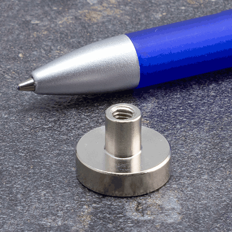 legatoria Magnete con alloggio vite, 16mm NICHELATO, in metallo, con magnete al neodimio N38 (forza di attrazione:8 kg). ASTA ALLOGGIO VITE: diametro esterno 6mm, altezza esterna 7mm, filettatura 4MA, profondit filettatura 4,5mm. BASE diametro 16mm, altezza base+asta filettata: 11,5mm.