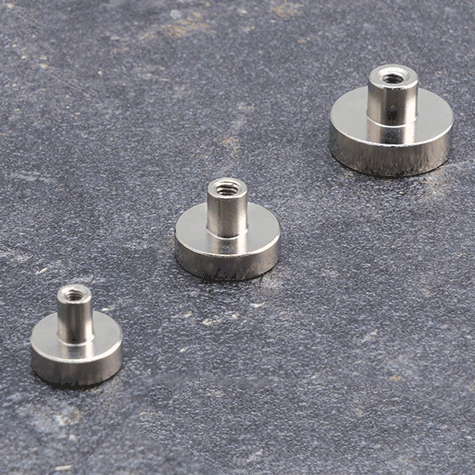 legatoria Magnete con alloggio vite, 16mm NICHELATO, in metallo, con magnete al neodimio N38 (forza di attrazione:8 kg). ASTA ALLOGGIO VITE: diametro esterno 6mm, altezza esterna 7mm, filettatura 4MA, profondit filettatura 4,5mm. BASE diametro 16mm, altezza base+asta filettata: 11,5mm.