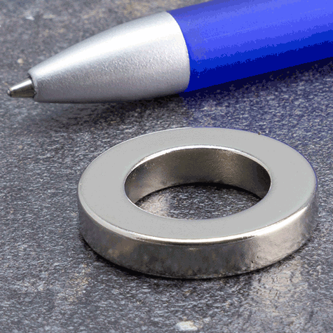 legatoria Rondella magnetica, diametro 26,75mm Diametro esterno 26.75mm. Diametro interno 16mm. Spessore 5 mm. Magnete al Neodimio, grado magnetico N42  (forza di attrazione:11kg).