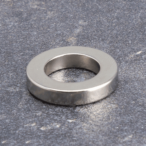 legatoria Rondella magnetica, diametro 26,75mm Diametro esterno 26.75mm. Diametro interno 16mm. Spessore 5 mm. Magnete al Neodimio, grado magnetico N42  (forza di attrazione:11kg).