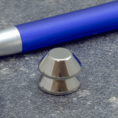 legatoria Calamita conica, diametro 15x8mm Calamita conica, superficie inferiore diametro 15mm, superiore di 8mm; altezza 6mm (forza di attrazione: 3100gr).