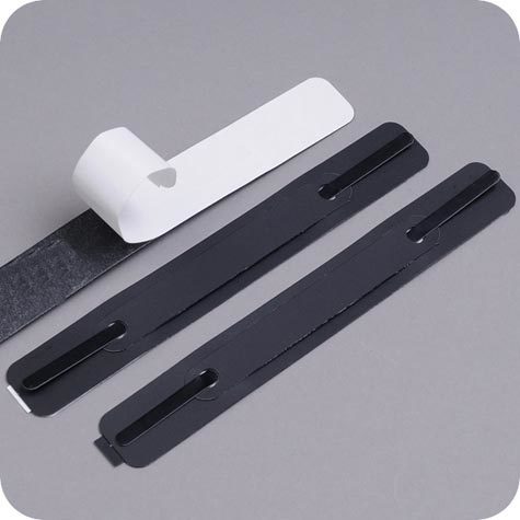 legatoria Fastener autoadesivo in 3 parti, 150x20mm NERO, assemblato. Base 150x20mm in PVC rigido da 300 micron. Linguella 148x5mm verniciato. Pressino 100x12mm in PVC rigido da 300 micron. Prodotto originale tedesco. MADE IN GERMANY.