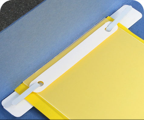 legatoria Fastener autoadesivo in 3 parti, 150x20mm NERO, assemblato. Base 150x20mm in PVC rigido da 300 micron. Linguella 148x5mm verniciato. Pressino 100x12mm in PVC rigido da 300 micron. Prodotto originale tedesco. MADE IN GERMANY.