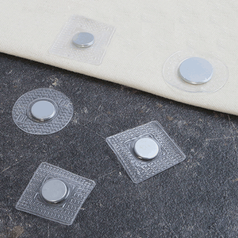 legatoria Calamita da cucire. Diametro18mm, TONDA Magnete diametro 18mm, altezza 2 mm, calamita con grado magnetico N35 (forza di attrazione:1,8kg). Ideale per il cucito,  avvolta in una tasca plastica ROTONDA diametro 28 mm..