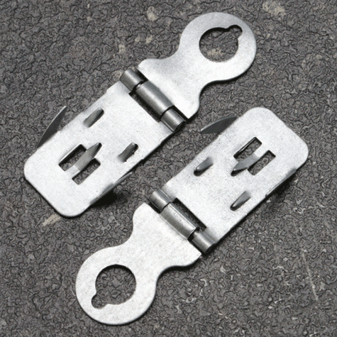 legatoria Gancio per pannelli morbidi  ZINCATO. Dimensioni 49x14mm. Gli uncini di cui  dotato penetrano nel pannello morbido e consentono di appenderlo in modo invisibile. .