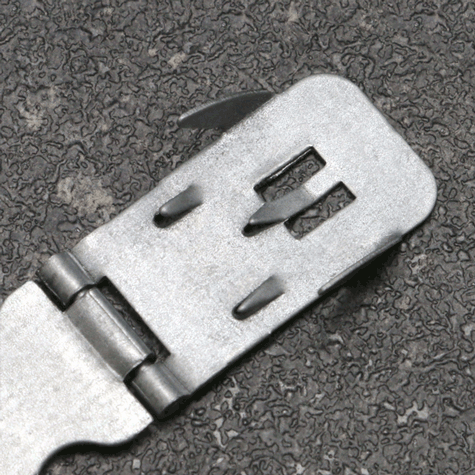 legatoria Gancio per pannelli morbidi  ZINCATO. Dimensioni 49x14mm. Gli uncini di cui  dotato penetrano nel pannello morbido e consentono di appenderlo in modo invisibile. .