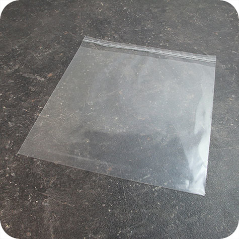 legatoria Sacchetto polipropilene orientato (OPP) 270x270mm TRASPARENTE, in polipropilene (OPP) da 30 micron, con patella da 30mm e banda autoadesiva di chiusura sul lato corto, adatta anche per mailing.