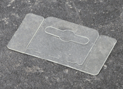 legatoria Appendini autoadesivi euro piegabili 62x35mm Trasparente, appendi-blister piegabile, con foratura standard europea. In PET trasparente flessibile da 400micron, per oggetti fino a 400 grammi. In rotolo da 500 pezzi. LEG4032