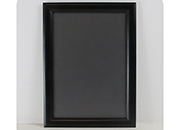 legatoria Cornice alluminio. scatto. A4 NERA ANGOLI A SPIGOLO. Per fogli di dimensione A4(210x297mm). Dimensioni esterne: 240x330mm. Area visibile: 190x280mm. Altezza profilo: 25mm. La cornice � dotata di foglio protettivo in PVC trasparente antiriflesso LEG4084