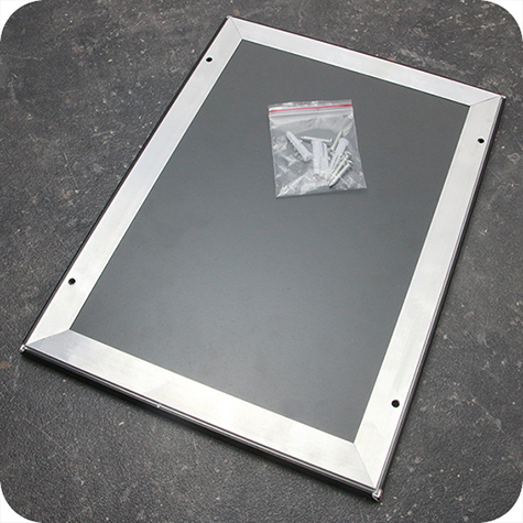 legatoria Cornice alluminio. scatto. A3 NERA NERA, ANGOLI SQUADRATI. Per fogli di dimensione A3(297x420mm). Dimensioni esterne: 330x450mm. Area visibile: 278x400mm. Altezza profilo: 25mm. La cornice � dotata di foglio protettivo in PVC trasparente antiriflesso.