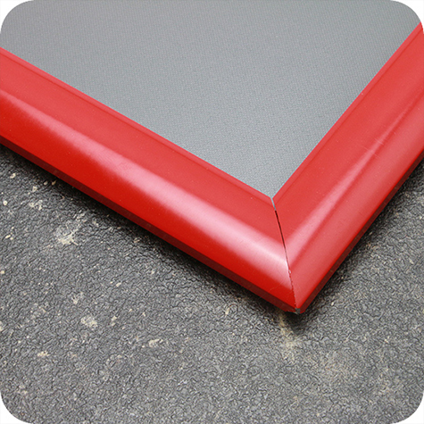 legatoria Cornice alluminio. scatto. A3 ROSSA ROSSA, ANGOLI SQUADRATI. Per fogli di dimensione A3(297x420mm). Dimensioni esterne: 330x450mm. Area visibile: 278x400mm. Altezza profilo: 25mm. La cornice � dotata di foglio protettivo in PVC trasparente antiriflesso.