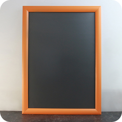 legatoria Cornice alluminio. scatto. A3 ARANCIO ARANCIO, ANGOLI SQUADRATI. Per fogli di dimensione A3(297x420mm). Dimensioni esterne: 330x450mm. Area visibile: 278x400mm. Altezza profilo: 25mm. La cornice � dotata di foglio protettivo in PVC trasparente antiriflesso.