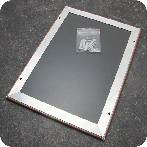 legatoria Cornice alluminio. scatto. A3 MARRONE MARRONE, ANGOLI SQUADRATI. Per fogli di dimensione A3(297x420mm). Dimensioni esterne: 330x450mm. Area visibile: 278x400mm. Altezza profilo: 25mm. La cornice � dotata di foglio protettivo in PVC trasparente antiriflesso.