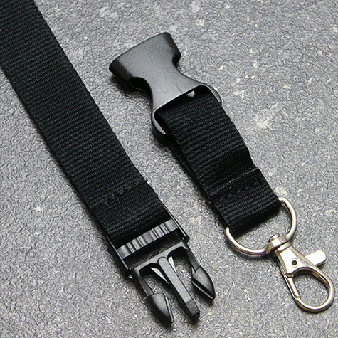 legatoria Cordoncino daCollo, portabadge estraibile, NERO con moschettone, fibbia in plastica e chiusura di sicurezza, cordoncino largo 20mm, lunghezza aperto 800mm.