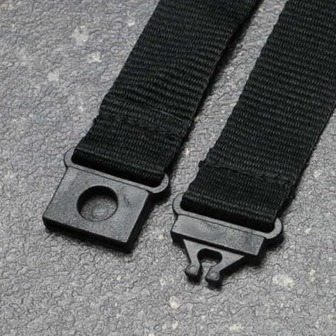 legatoria Cordoncino daCollo, portabadge estraibile, NERO con moschettone, fibbia in plastica e chiusura di sicurezza, cordoncino largo 20mm, lunghezza aperto 800mm.