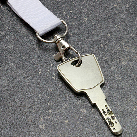 legatoria Cordoncino daCollo, portabadge estraibile, BIANCO con moschettone, fibbia in plastica e chiusura di sicurezza, cordoncino largo 20mm, lunghezza aperto 800mm.