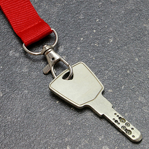 legatoria Cordoncino daCollo, portabadge estraibile, ROSSO con moschettone, fibbia in plastica e chiusura di sicurezza, cordoncino largo 20mm, lunghezza aperto 800mm.