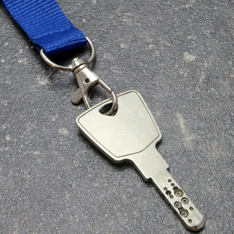 legatoria Cordoncino daCollo, portabadge estraibile, BLU con moschettone, fibbia in plastica e chiusura di sicurezza, cordoncino largo 20mm, lunghezza aperto 800mm.