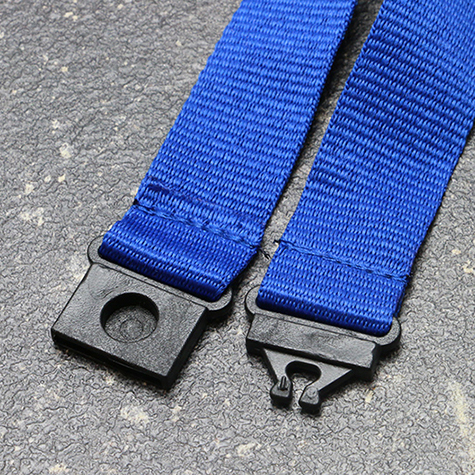 legatoria Cordoncino daCollo, portabadge estraibile, BLU con moschettone, fibbia in plastica e chiusura di sicurezza, cordoncino largo 20mm, lunghezza aperto 800mm.