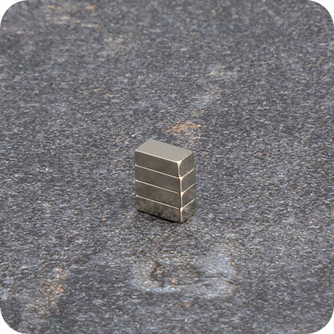 legatoria Calamita rettangolare. 5x2x1mm Calamita rettangolare in neodimio, grado magnetico 44H (forza di attrazione: 350g).