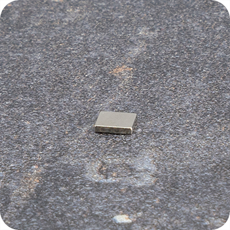 legatoria Calamita rettangolare. 5x4x1mm Calamita rettangolare in neodimio, grado magnetico N50 (forza di attrazione: 350g).