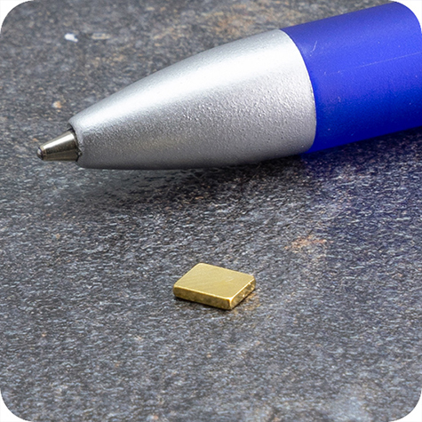 legatoria Calamita rettangolare. 5x4x1mm ORO. Calamita rettangolare in neodimio, grado magnetico N50 (forza di attrazione: 350g).