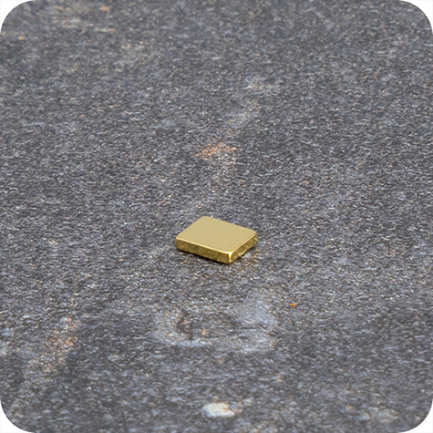 legatoria Calamita rettangolare. 5x4x1mm ORO. Calamita rettangolare in neodimio, grado magnetico N50 (forza di attrazione: 350g).
