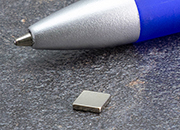 legatoria Calamita rettangolare. 5x5x1mm Calamita rettangolare in neodimio, grado magnetico 44H (forza di attrazione: 350g) LEG4145