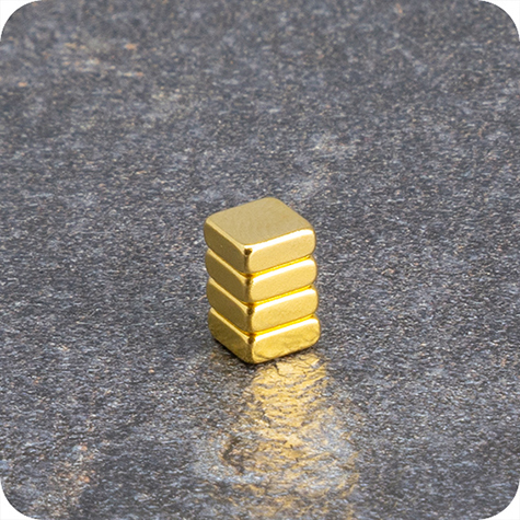 legatoria Calamita rettangolare. 5x5x2mm ORO. Calamita rettangolare in neodimio, grado magnetico N45 (forza di attrazione: 650g).
